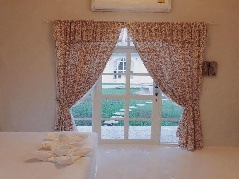 Villa La Flora Kanchanaburi Ngoại thất bức ảnh